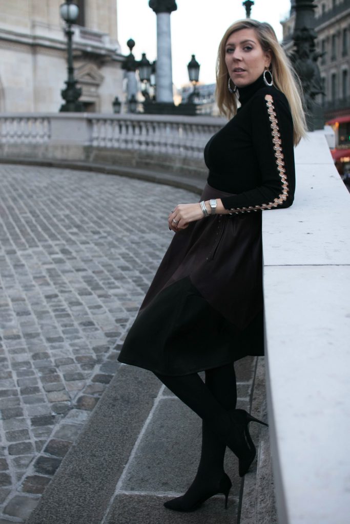 col roulé noir, look soirée, look de sortie, look élégant, opera garnier, ootd, ootn, tenue du jour, tenue du soir, look tendance, jupe midi, jupe mi longue,  jupe rétro, jupe vintage, jupe cuir, derhy, pul col roulé détail, pull col roulé original, escarpins daim, look femme, zara, opéra paris, blog mode, blogueuse mode, chic à petit prix, look évènement