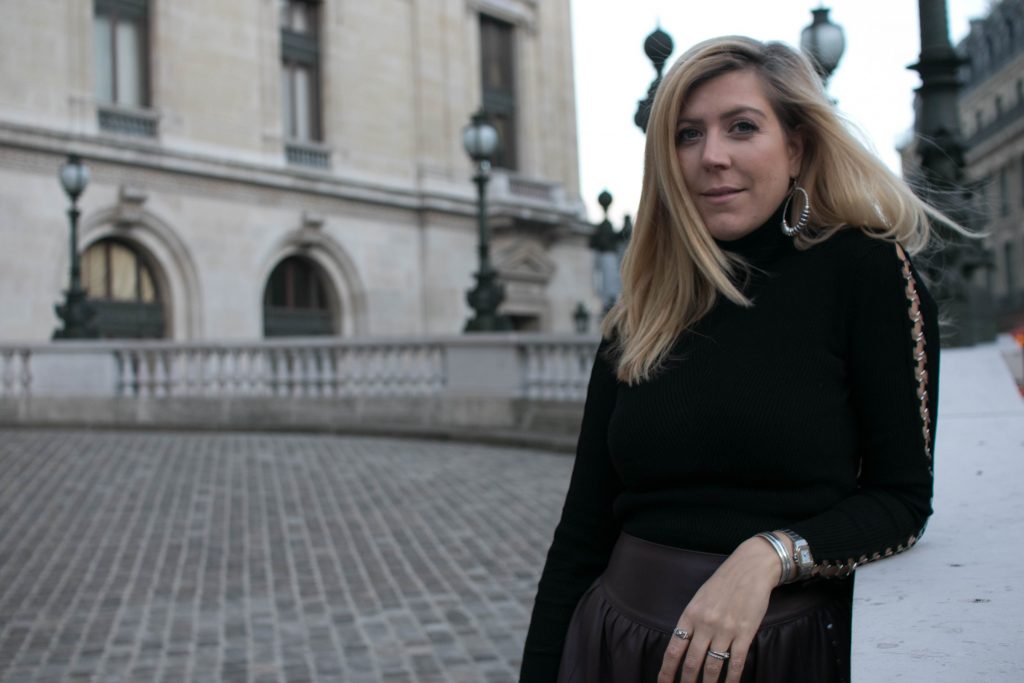 col roulé noir, look soirée, look de sortie, look élégant, opera garnier, ootd, ootn, tenue du jour, tenue du soir, look tendance, jupe midi, jupe mi longue,  jupe rétro, jupe vintage, jupe cuir, derhy, pul col roulé détail, pull col roulé original, escarpins daim, look femme, zara, opéra paris, blog mode, blogueuse mode, chic à petit prix, look évènement