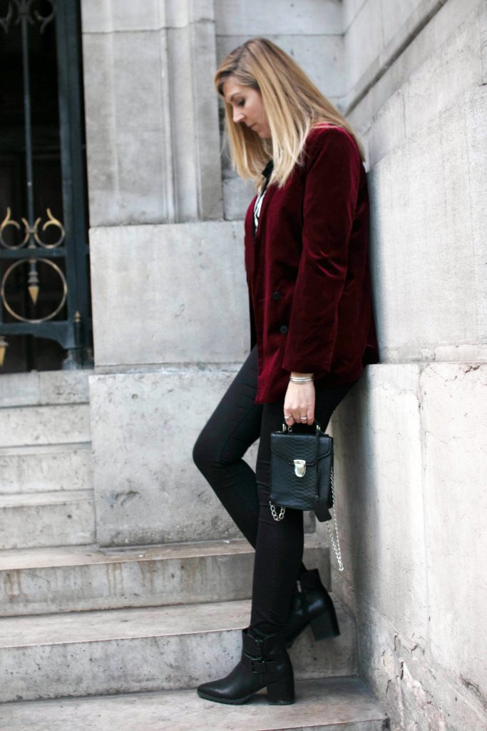 look, ootd, ootn, blog mode, blogueuse mode, blazr velours, veste velours, slim taille haute, chemise lavallière, chemise noeud, sac rock, petit sac serpent, sac bandoulière, look rock, look boho, look working girl, look travail, look rouge et noir, style d'un jour, inspiration look femme