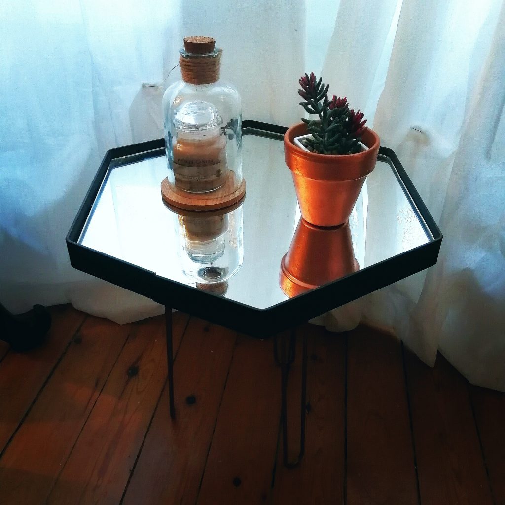 DIY, tutoriel, homemade, table basse maison, table basse diy, table d'appoint diy, pieds compas, déco scandianve pas cher, déco pas cher, tendance, blog diy, deco à petit prix, table basse scandinave pas cher, petite table pas cher, table pieds compas pas cher