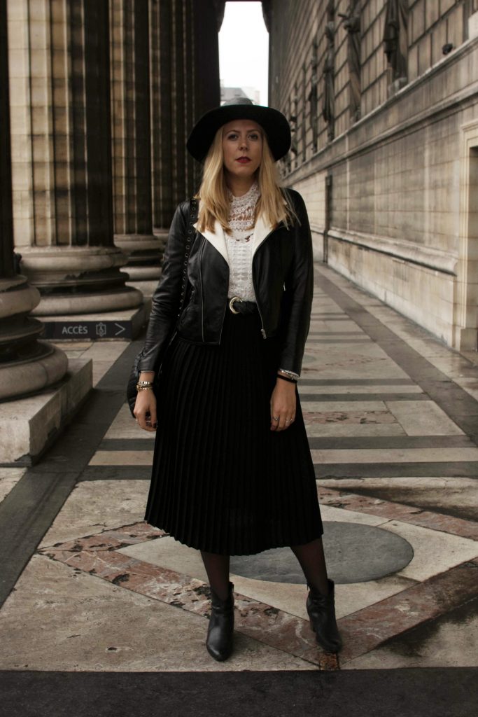 Madeleine Paris, La Madeleine, look, vintage, retro, jupe plissée, look boho, gipset, look rock féminin, perfecto bicolore, fedora bicolore, black & white look, look noir et blanc, top dentelle, lace top, blog mode, blogueuse mode, ootd, ootn, look parisienne, look femme chapeau, blogueuse mode