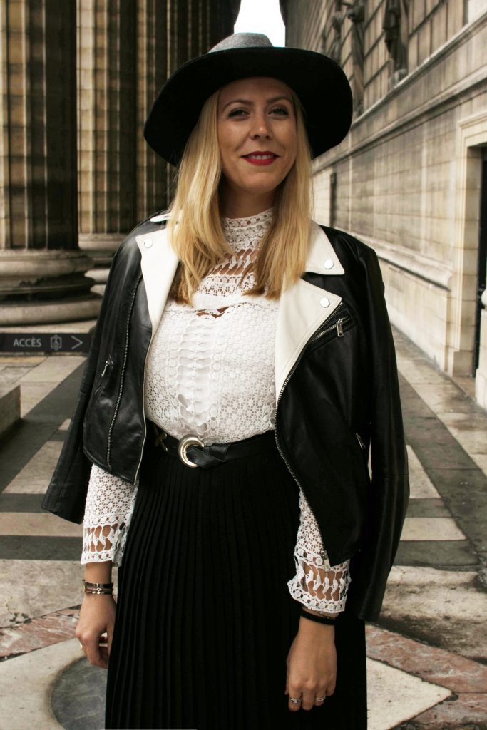 Madeleine Paris, La Madeleine, look, vintage, retro, jupe plissée, look boho, gipset, look rock féminin, perfecto bicolore, fedora bicolore, black & white look, look noir et blanc, top dentelle, lace top, blog mode, blogueuse mode, ootd, ootn, look parisienne, look femme chapeau, blogueuse mode