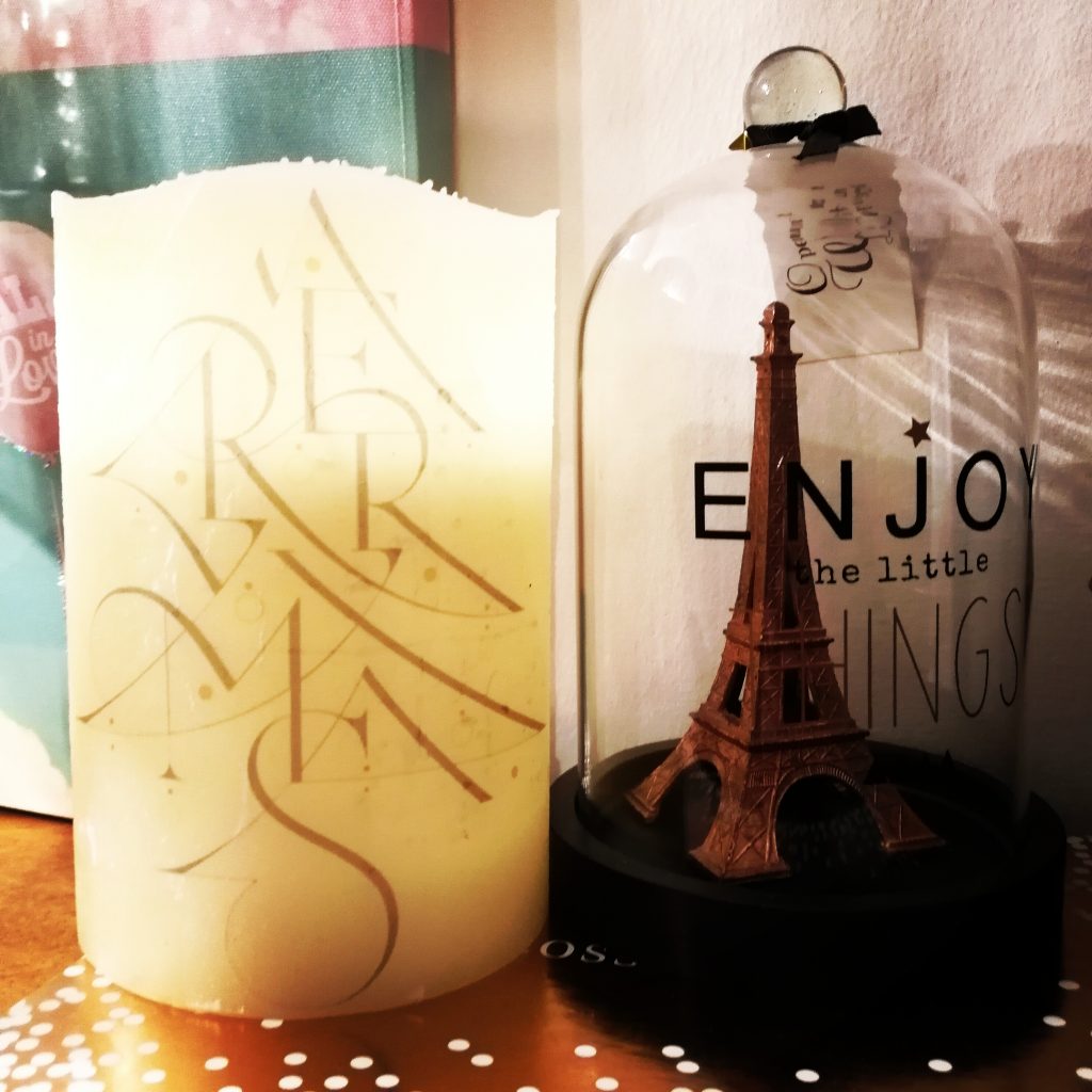 DIY bougie, tuto diy cadeau, cadeau de noel maison, cadeau de noel diy, cadeau maison, cadeau diy, bougie personnalisée, bougies customisées, personnalisation bougie, creer des bougies, cadeau pas cher, idées cadeau pas cher, faire ses cadeaux, blog diy, blogueuse diy