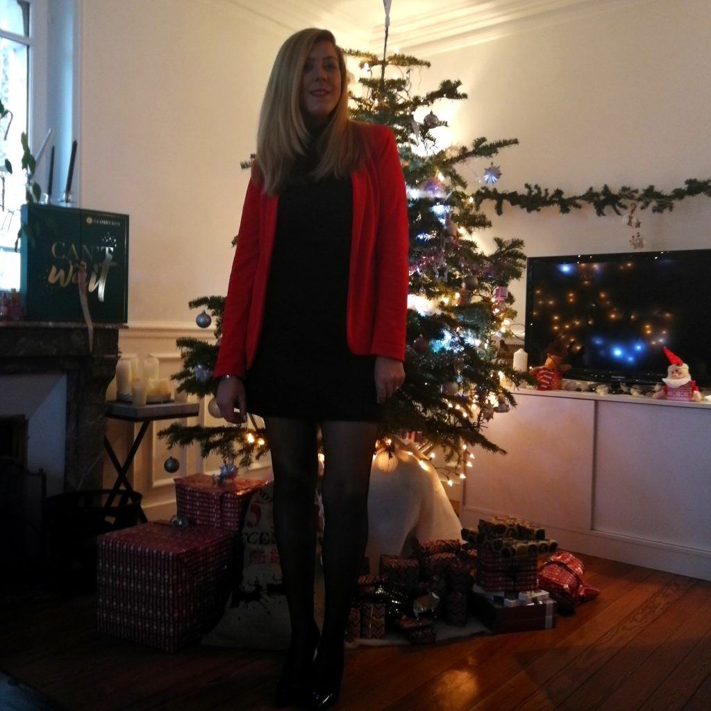look de fête, nouvel an, look reveillon, look soirée, bonne année, blogueur, blogueuse mode, robe dentelle, robe épaules dénudées, louboutin like, escarpins façon louboutin pas cher, blazer rouge, veste rouge, look rouge et noir, idée look