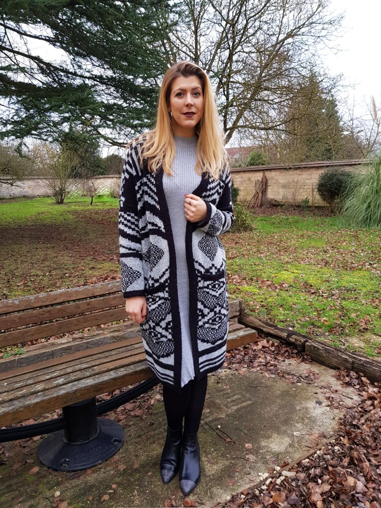 look, tenue du jour, ootd, ootn, robe maille cotelé, robe moulante grise, gilet doudou, gilet veste, gilet chaud, look hiver, look comfy but sexy, tenue chaude et élégante, blog mode, blogueuse mode