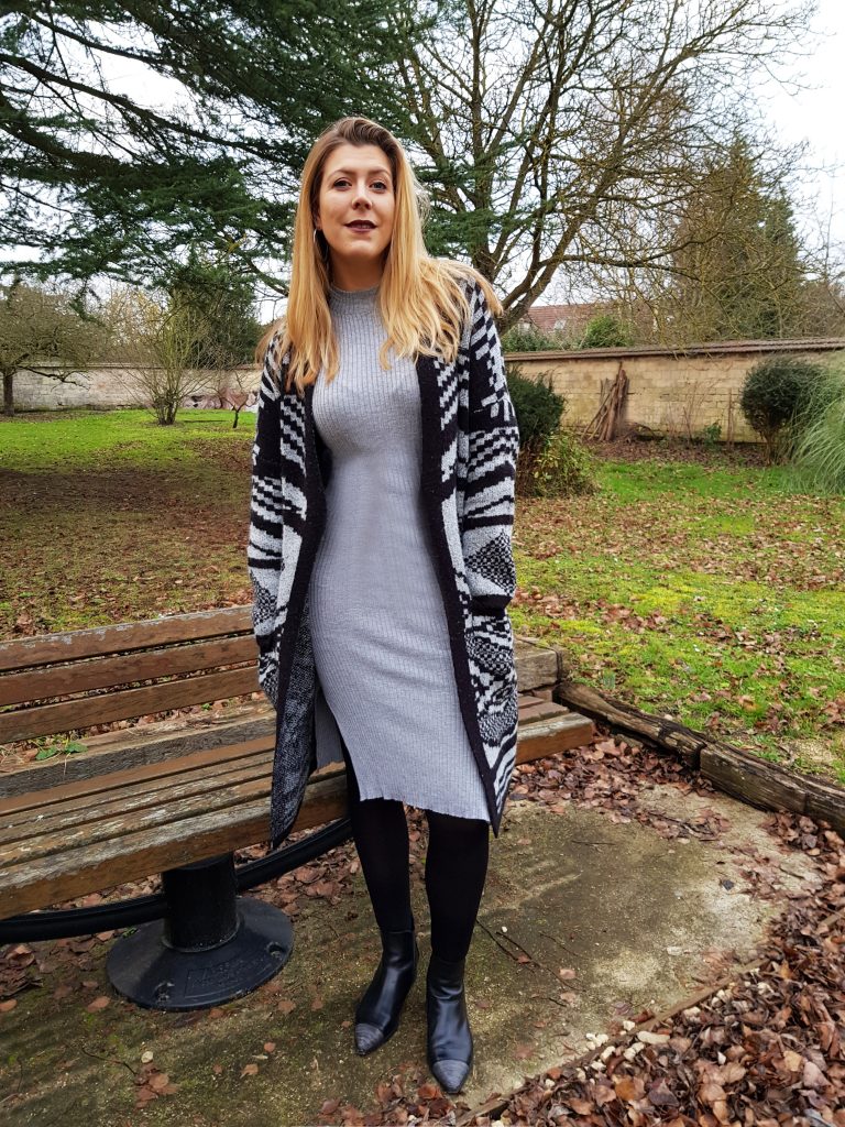 look, tenue du jour, ootd, ootn, robe maille cotelé, robe moulante grise, gilet doudou, gilet veste, gilet chaud, look hiver, look comfy but sexy, tenue chaude et élégante, blog mode, blogueuse mode