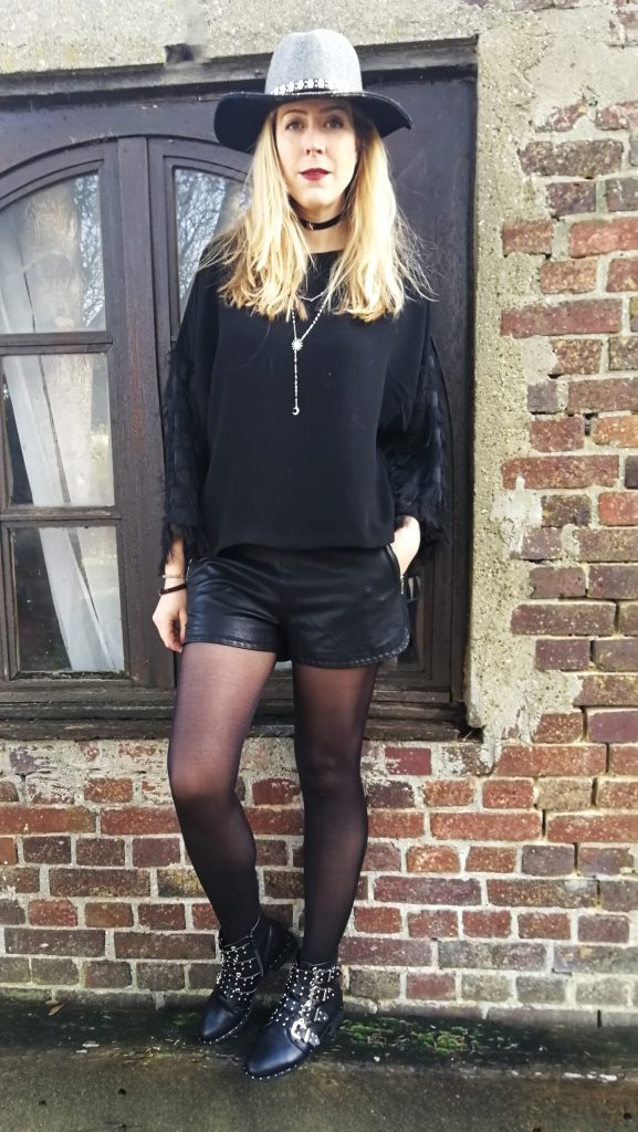 look, ootd, tenue du jour, blog mode, fedora, top soirée, short en cuir, choker, boots balmain, boots givenchy, blog mode