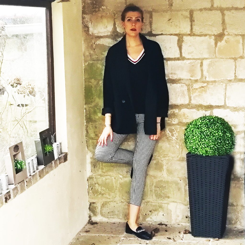 look, ootd, ootn, tenue du jour, look du jour, inspiration look, pantalon vichy pin up, veste boyfriend, blazer oversize, top épaules dénudées, mocassins chaines, look preppy, preppy rock, rockabilly, blogueuse mode, blog mode