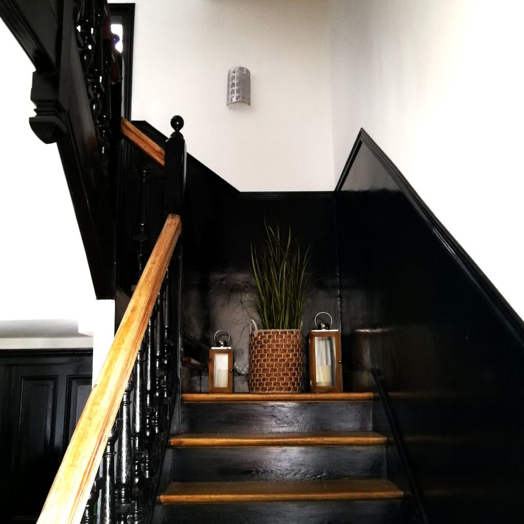 travaux, déco escalier, décoration palier, escalier peint, déco escalier, escalier bicolore, blog déco, blogueuse décoration