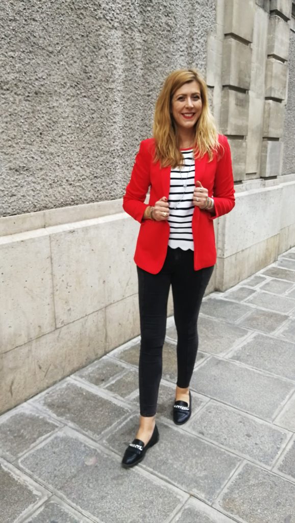 look, ootd, tenue du jour, outfit, marinière, blazer rouge, veste rouge, look preppy, look marinière, mocassins chaines, look working girl, rouge et noir, blog mode, blogueuse mode