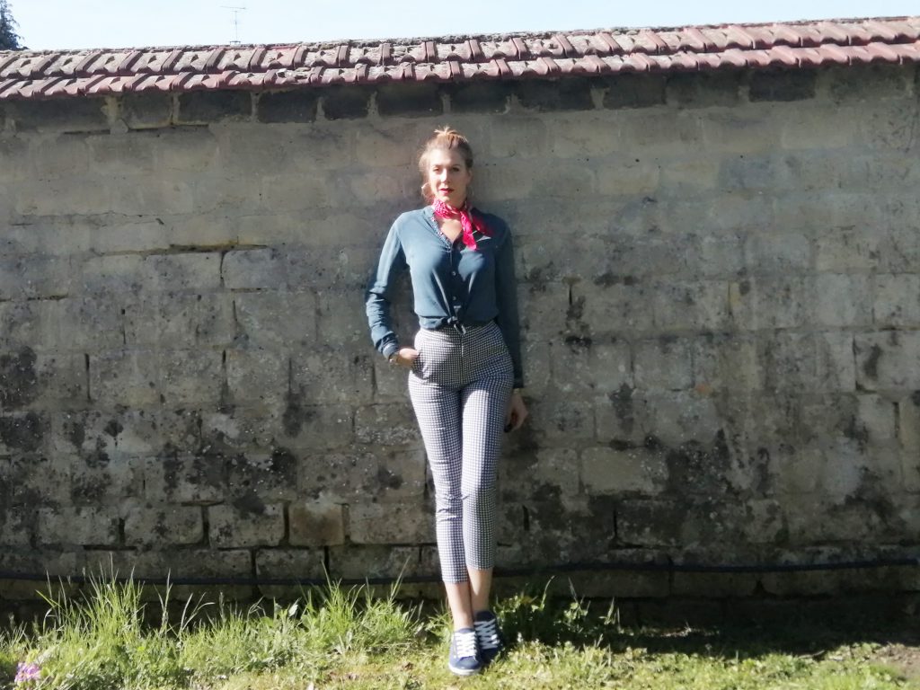 pin up, pantalon vichy, look retro, look sixties, foulard noué, bandana cou, look bleu, total look bleu, blog mode, blogueuse mode, rockabilly, 