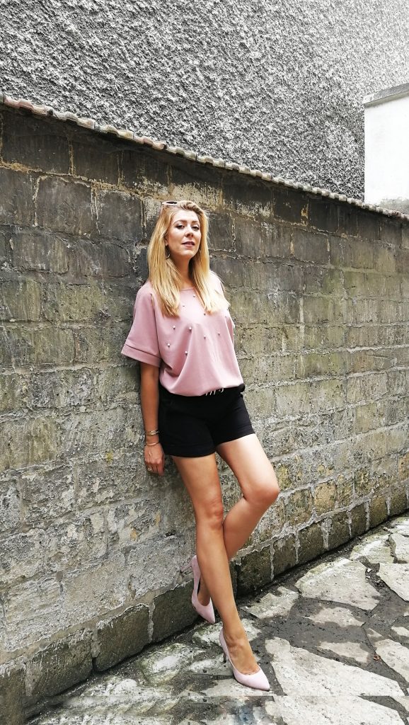 Look, lookbook, ootd, tenue du jour, look du jour, short, short habillé, top perles, look décontracté chic, idée look été, tenue de bureau été, blogueuse mode 