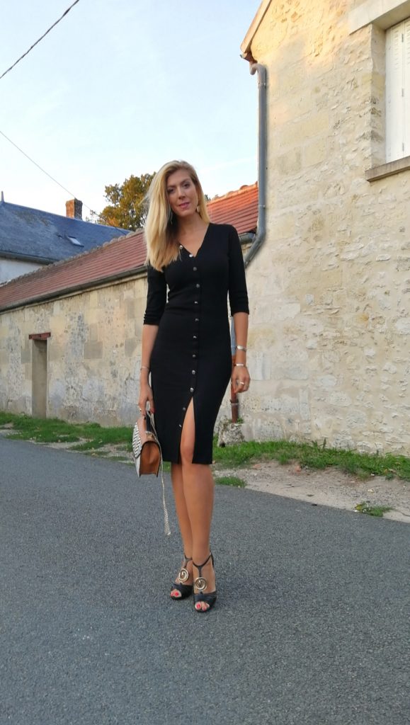 look, ootd, working girl, robe tube, robe pres du corp, robe bodycon, sac graphique, sac noir et blanc, roberto cavalli, sandales cavalli, créoles, look rentrée, look sortie bureau,idée look septembre, blog mode, blogueuse mode