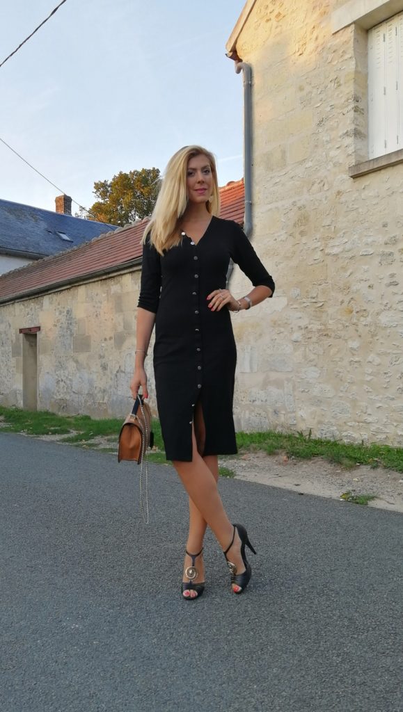 look, ootd, working girl, robe tube, robe pres du corp, robe bodycon, sac graphique, sac noir et blanc, roberto cavalli, sandales cavalli, créoles, look rentrée, look sortie bureau,idée look septembre, blog mode, blogueuse mode