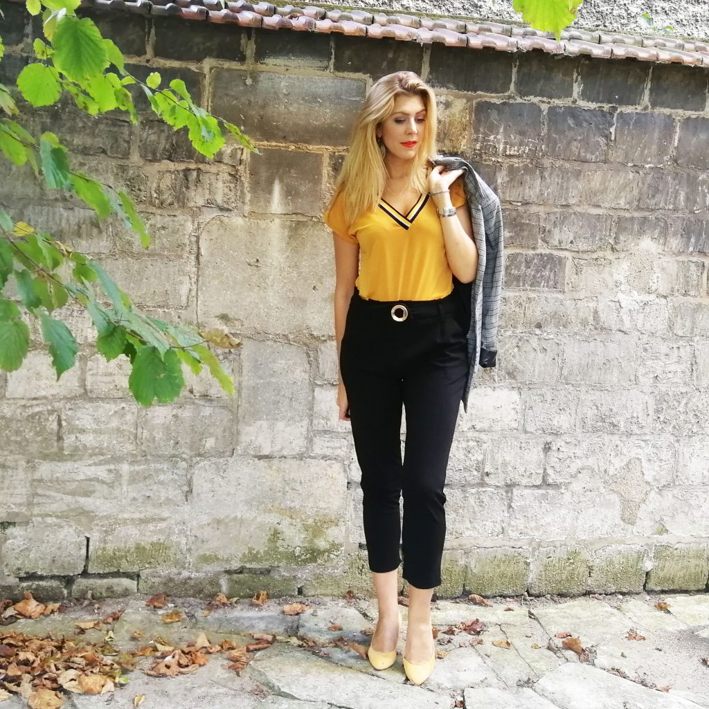 ootd, ootn, look automne, look preppy, tenue moutarde, top à bandes, escarpins jaune, blazer carreau, veste à carreaux, look mi saison, tenue d'automne, blog mode, blogueuse mode