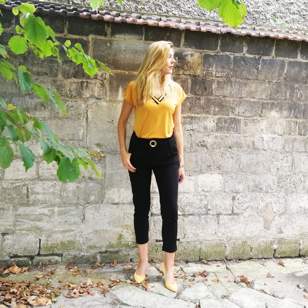 ootd, ootn, look automne, look preppy, tenue moutarde, top à bandes, escarpins jaune, blazer carreau, veste à carreaux, look mi saison, tenue d'automne, blog mode, blogueuse mode