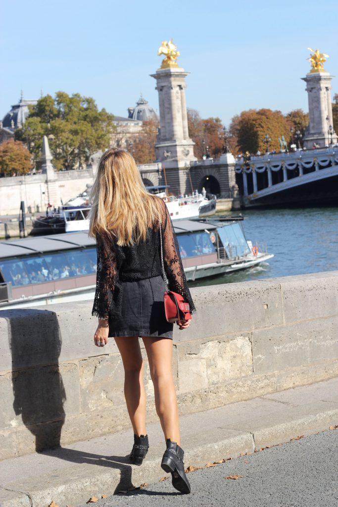 look, ootd, ootn, indian summer, look mi saison, tenue all black, look noir, top boheme, jupe jean boutonnée, santiags, look rock, look boho, gypset, bohochic, blog mode, blogueuse mode, paris