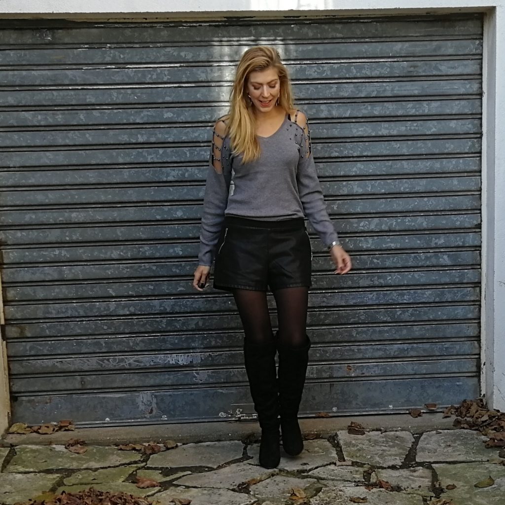 Look, ootd, cuissardes, short cuir, top épaules dénudées, look rock, short cuir look, tenue cuissardes, idée look cuissardes, look hiver, blog mode, blogueuse mode, paris 