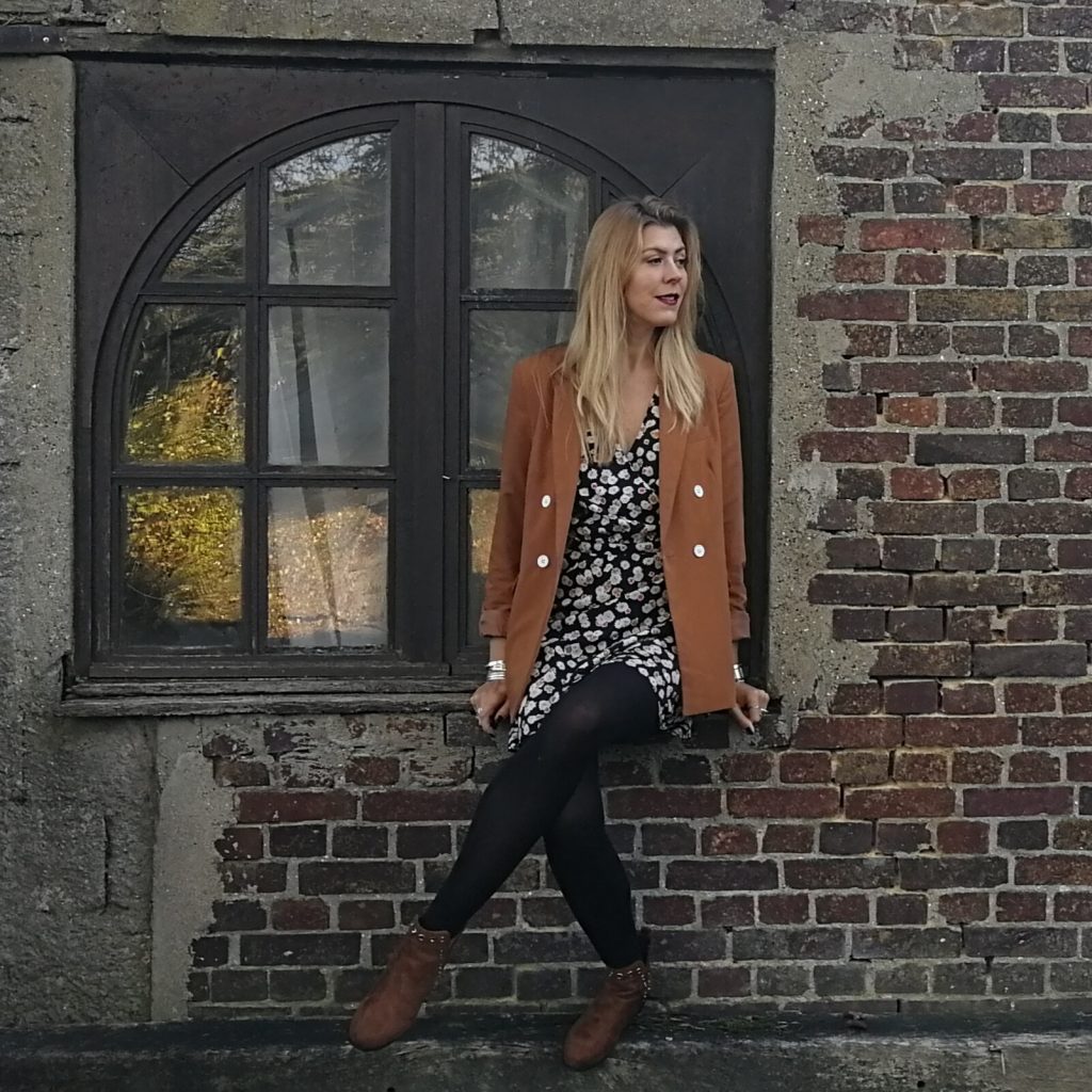 look été vs hiver, tenue hiver, idée look, day vs night, ootd, tenue du jour, blazer camel, robe fleurie, bottines oeillets, look boho, blog mode, blogueuse mode, Paris 